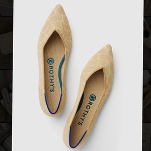 Rothy’s Sahara Gold Point Flats☀️